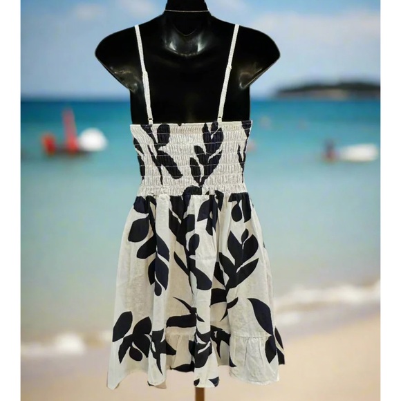 Dress - Picture 5 of 5